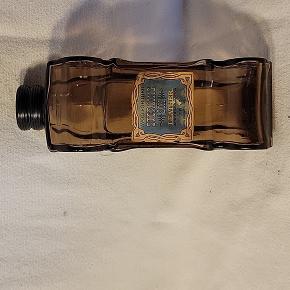 Vintage Avon Car Decanter  ITEM #1582 - Picture 5 of 5